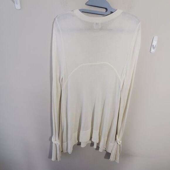 SUPER SOFT cream colored‎ sweater size medium - Picture 4 of 4